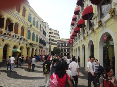 いつも賑わっている広場